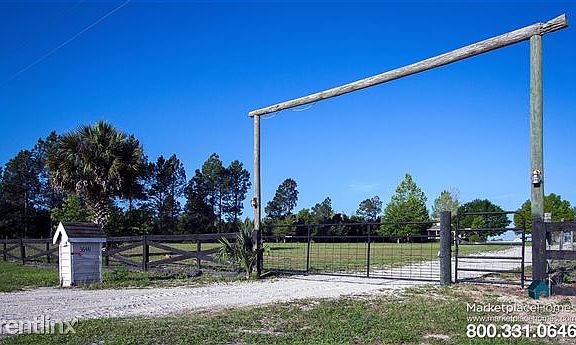 36441 Leslye Avenue Exterior Front Gate