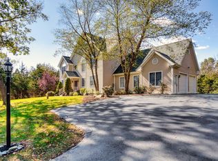 10 Woods End Rd, Lagrangeville, NY 12540