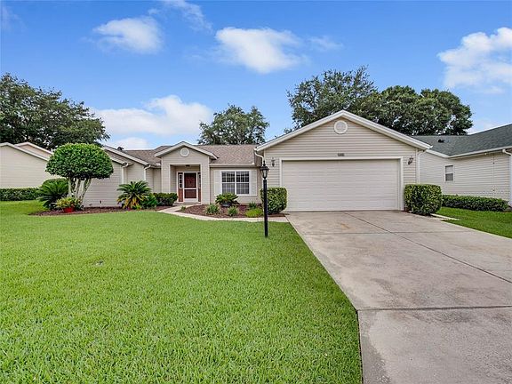 3rd image of 25319 Crestwater Dr
