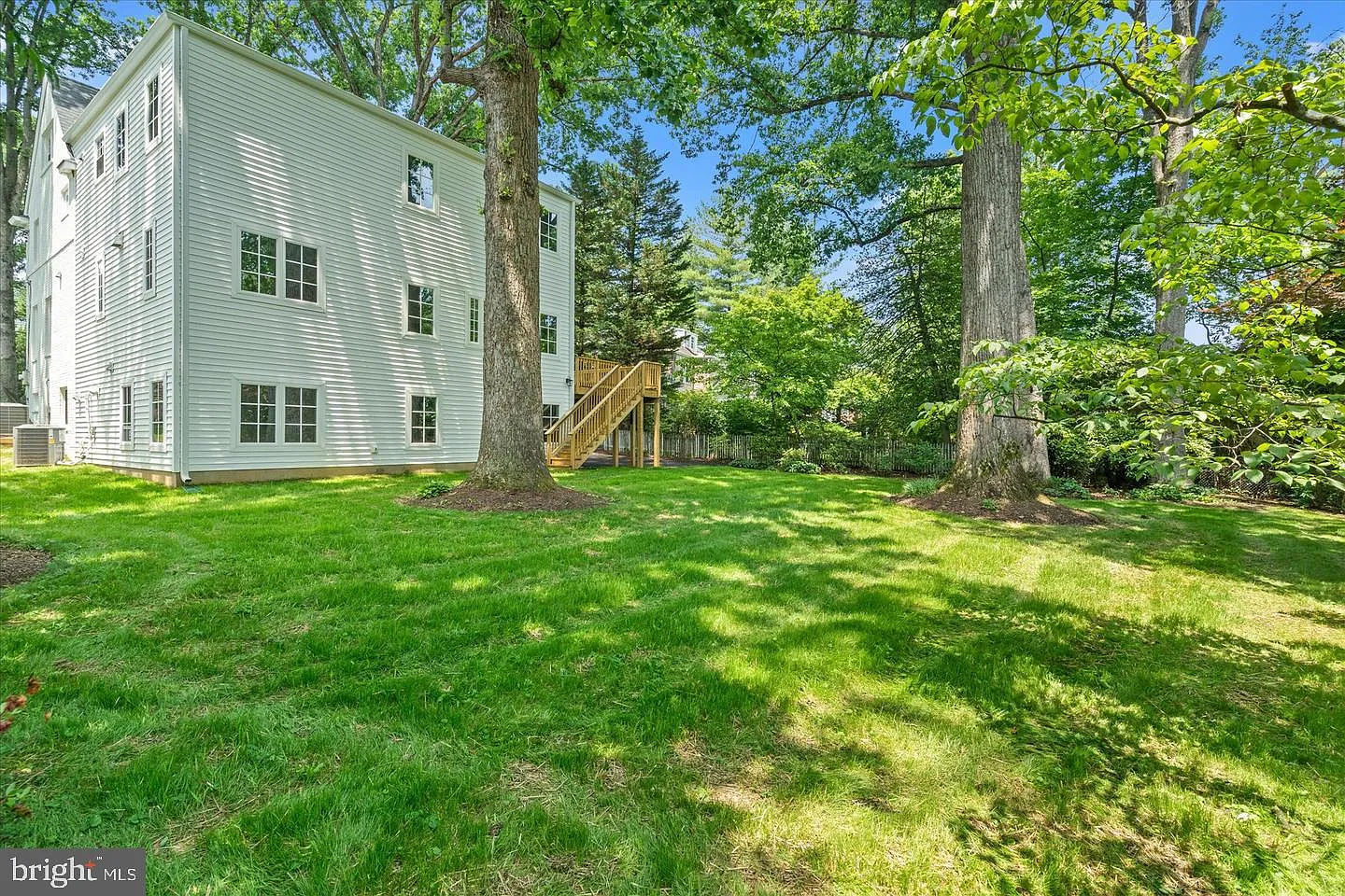 6 bed, 5.5 bath, 5410 sqft, $11,000 — Photo 2