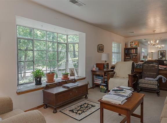 4th image of 2106 Emerson Ln