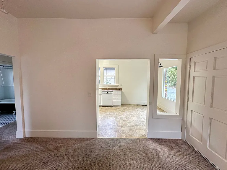 321 N School St — Photo 2