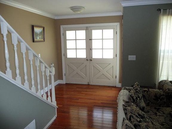 3rd image of 208 Wyandotte Dr