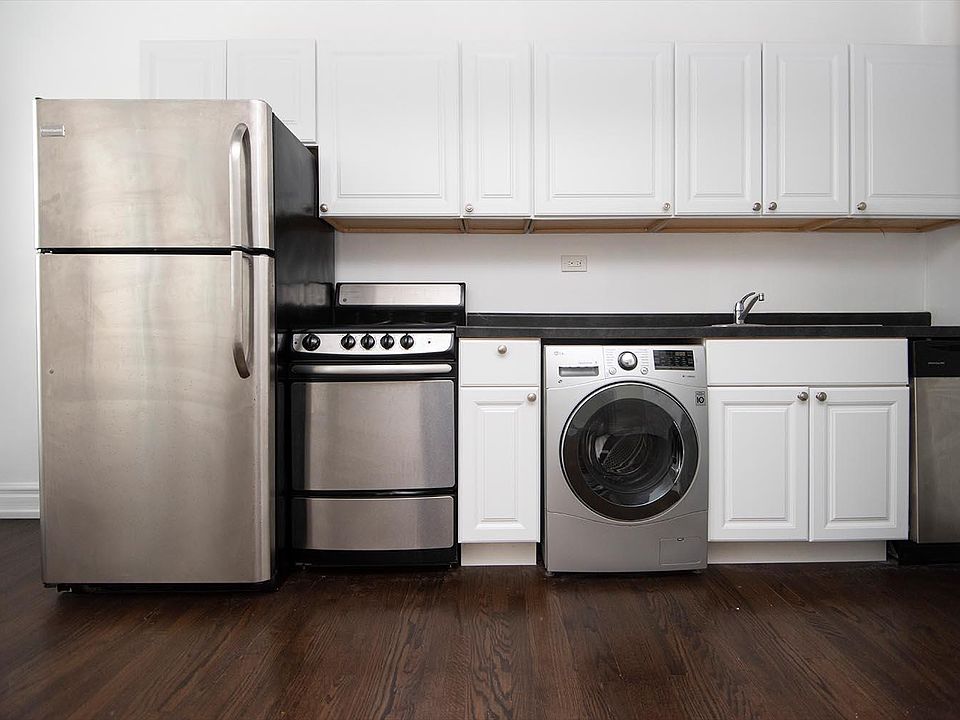 1st image of 3350 N Marshfield Ave #302