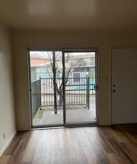 Montgomery Country Club Apartments — Photo 13