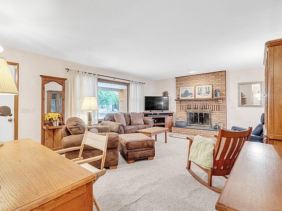 3rd image of 3455 Lakeshore Rd