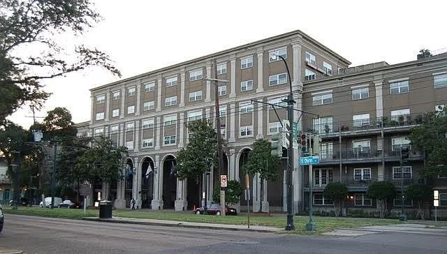1750 Saint Charles Ave #338