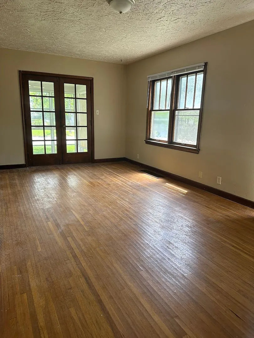 Updated 3 Bedroom, 1 Bathroom House- 744 Wallgate — Photo 2