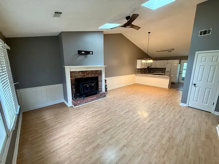 1401 Elmdale Pl — Photo 3