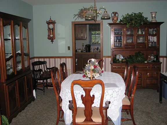 dining room -oak trim/floors