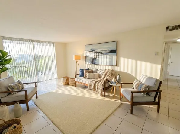 496 NW 165th Street Rd APT D409, Miami, FL 33169