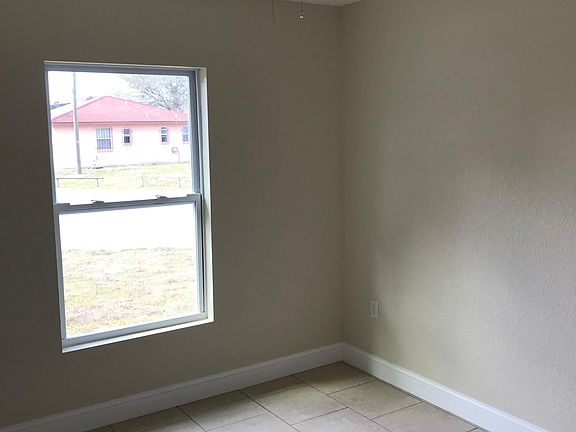 3rd image of 904 Shirley Ann Trl
