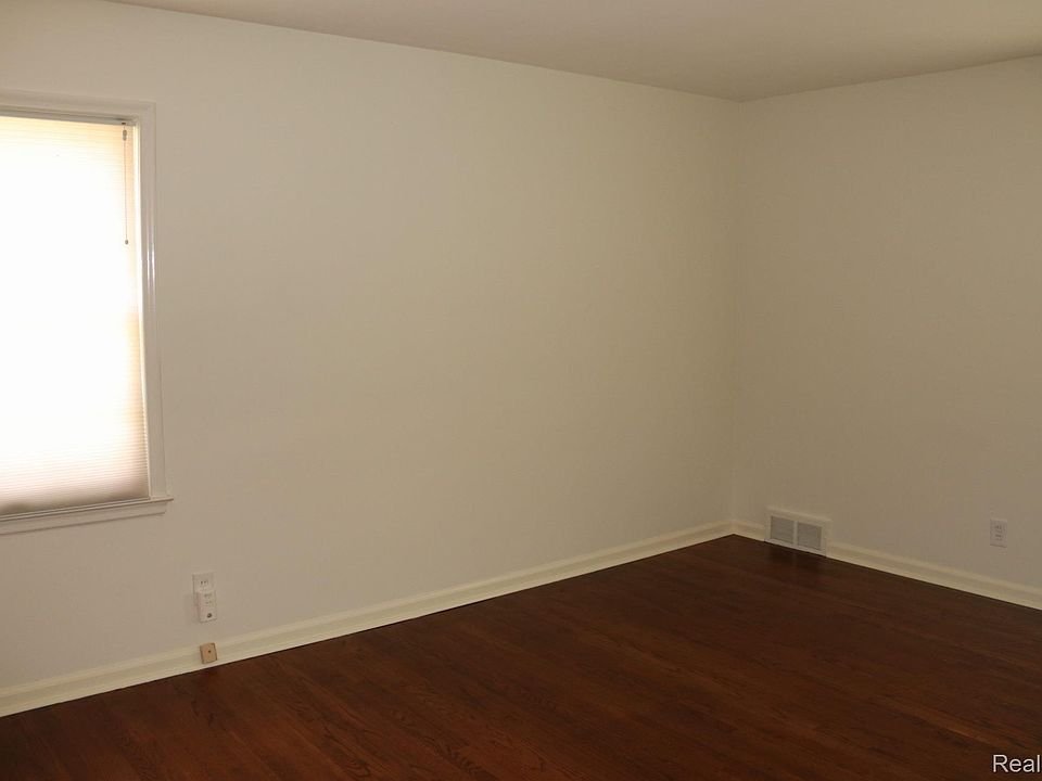 18147 Melrose Ave, photo 5
