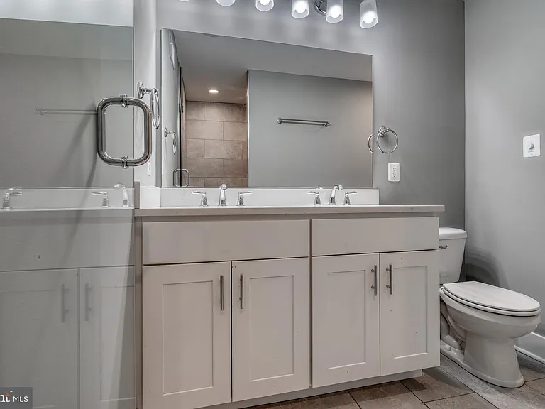 939 S Baylis St — Photo 39