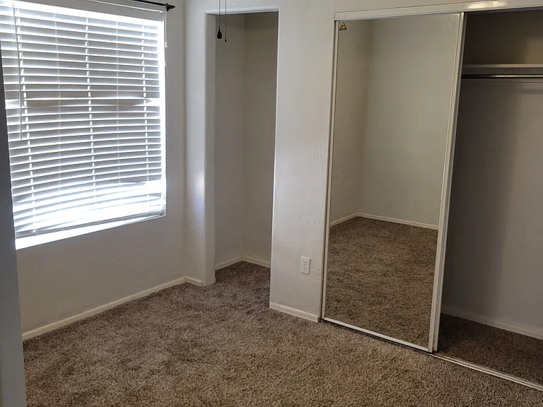 4527 E Mockingbird Dr — Photo 5
