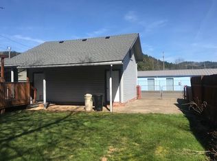 638 S Cedar St, Drain, OR 97435