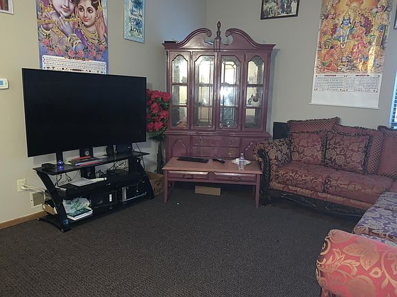 3rd image of 836 Crofton Pl