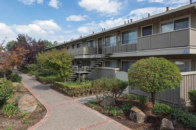 Los Gatos Gardens — Photo 20