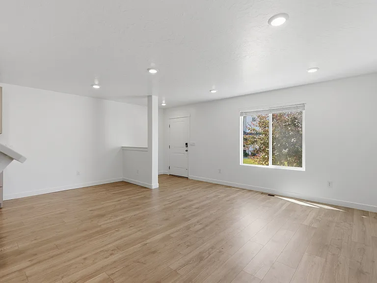 1049 E Regatta Ln — Photo 13
