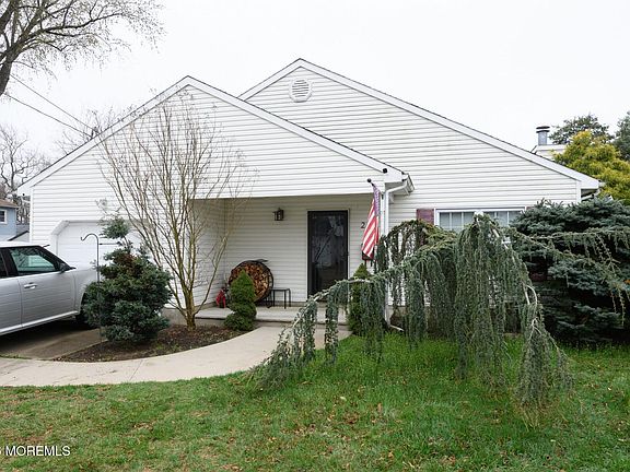 2nd image of 210 Raritan Place