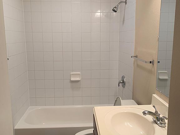 5th image of 1909 Oakhurst Dr