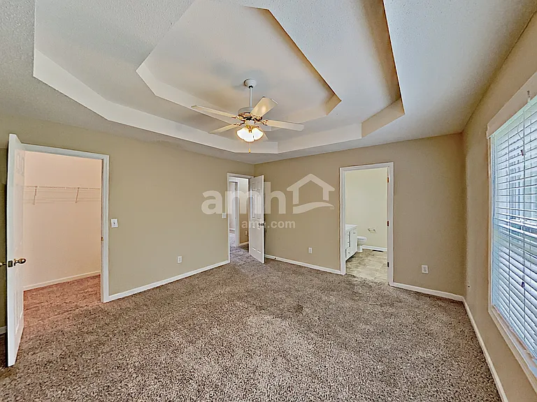 5759 Newnan Cir — Photo 12