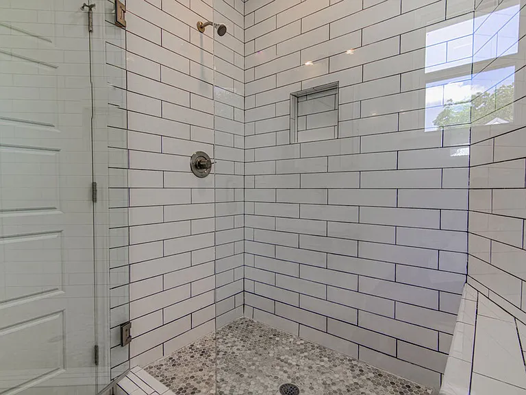 2406 E 16th St — Photo 28