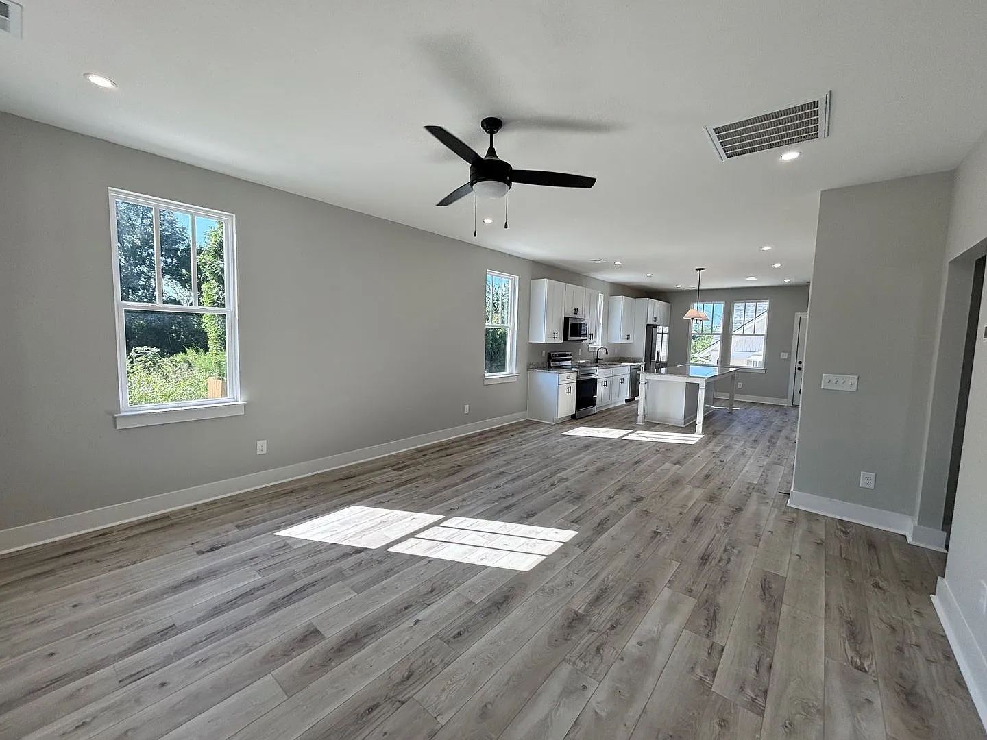 2703 Clark St Front Duplex — Photo 4