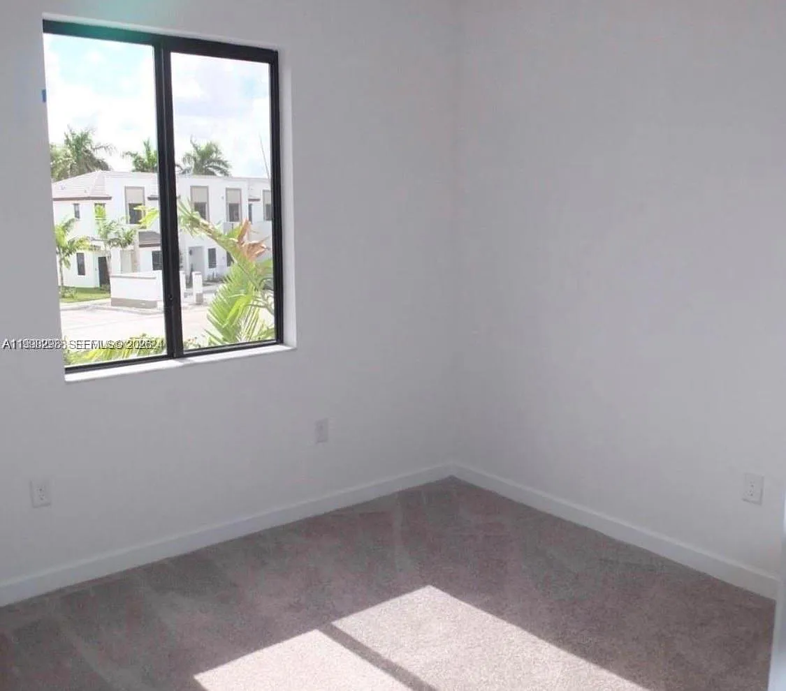 407 Ne 208th Ter - 407 Ne 208th Ter Miami, Fl 33179 — Photo 4