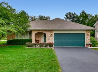 99 Hillhurst Dr, Cary, IL 60013