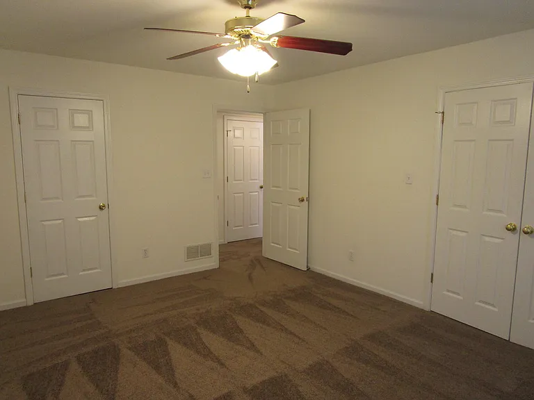 1725 Louise Cir — Photo 9