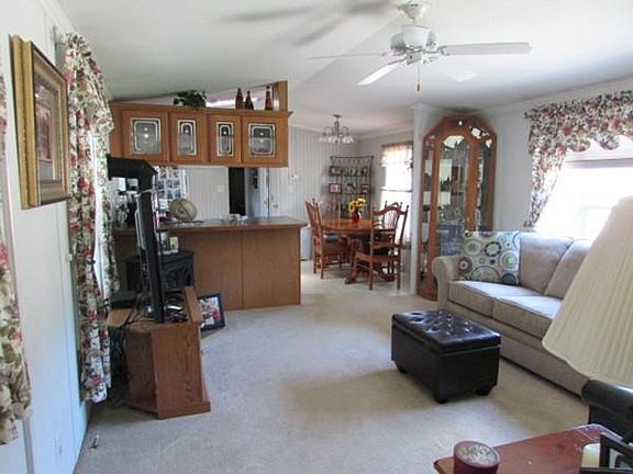 2nd image of 2 Lilac Ln