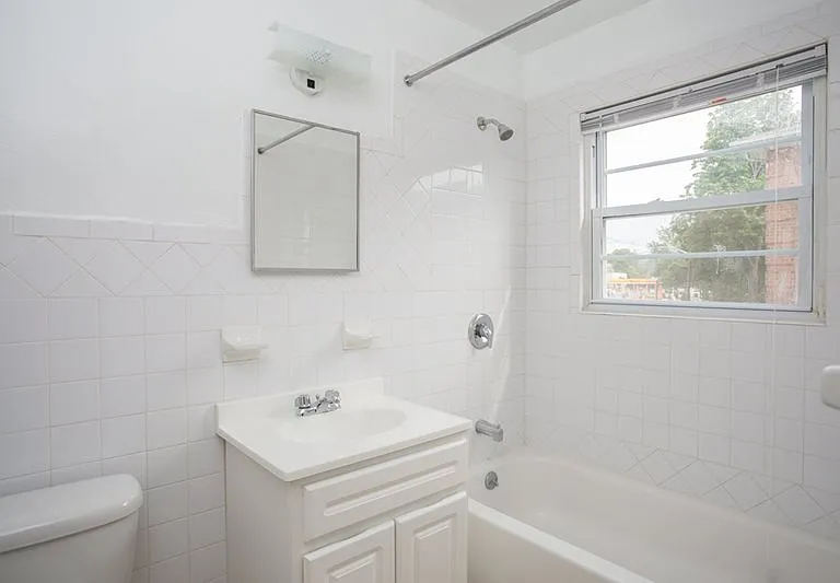 Cambridge Manor — Photo 11
