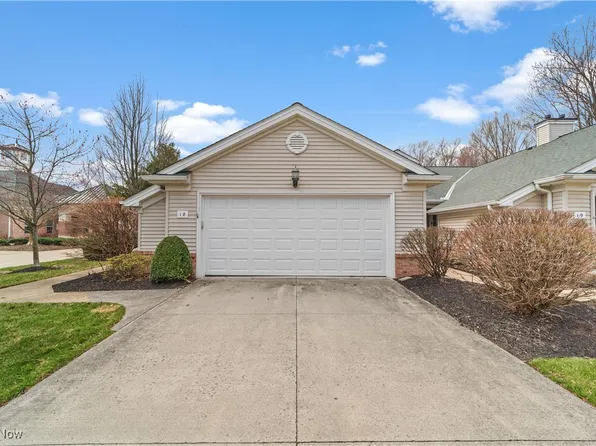 18 Community Dr, Avon Lake, OH 44012