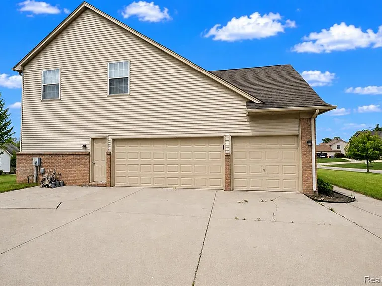 4890 Spring Meadow Dr — Photo 22
