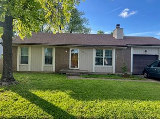 9009 Raintree Dr, Louisville, KY 40220