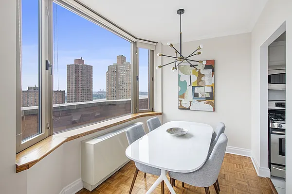 Sold by Compass | media 7