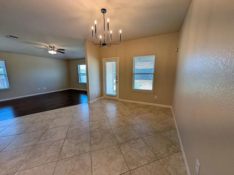 1337 Lauren St — Photo 15