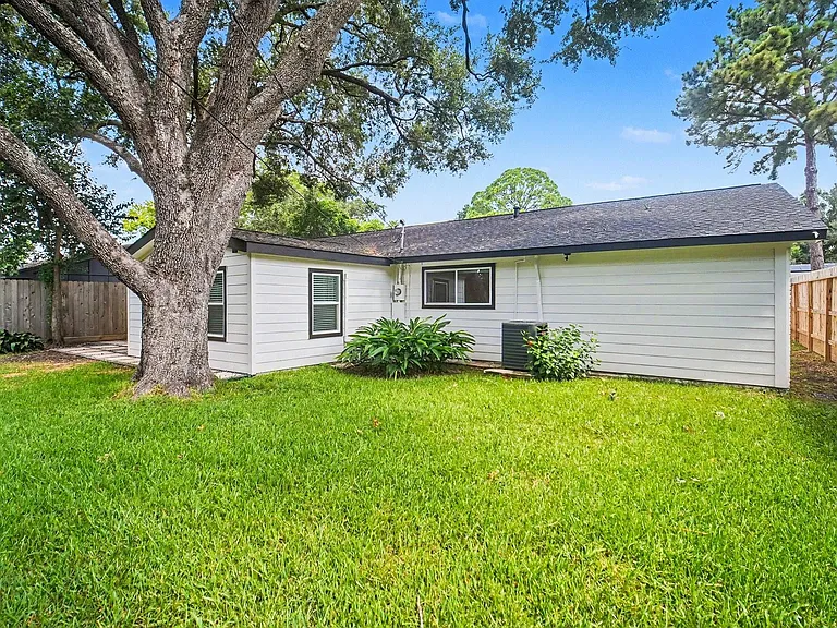 9323 Meadowbriar Ln — Photo 39