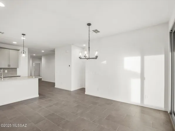 6913 W Indian Clover Way, Tucson, AZ 85757