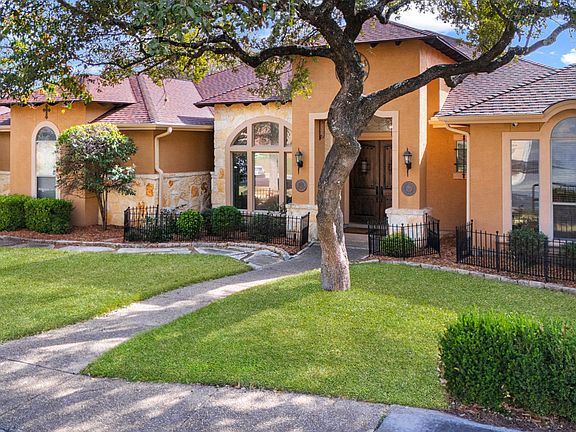 4th image of 18002 Emerald Oaks
