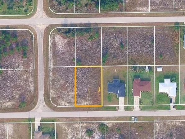 1235 Decature St E, Lehigh Acres, FL 33974