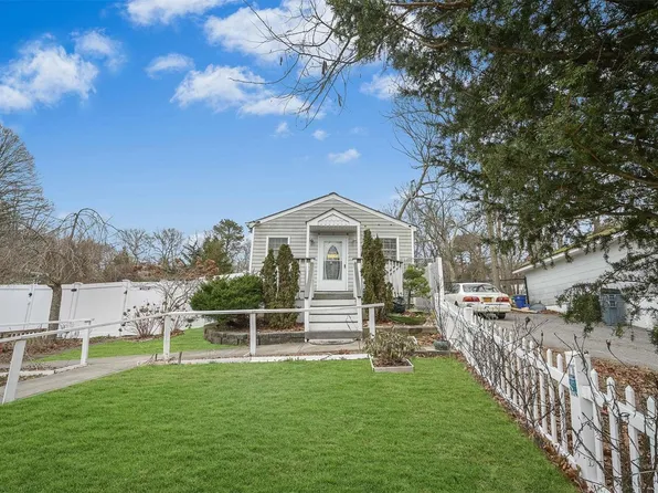 26 Highview Avenue, Selden, NY 11784