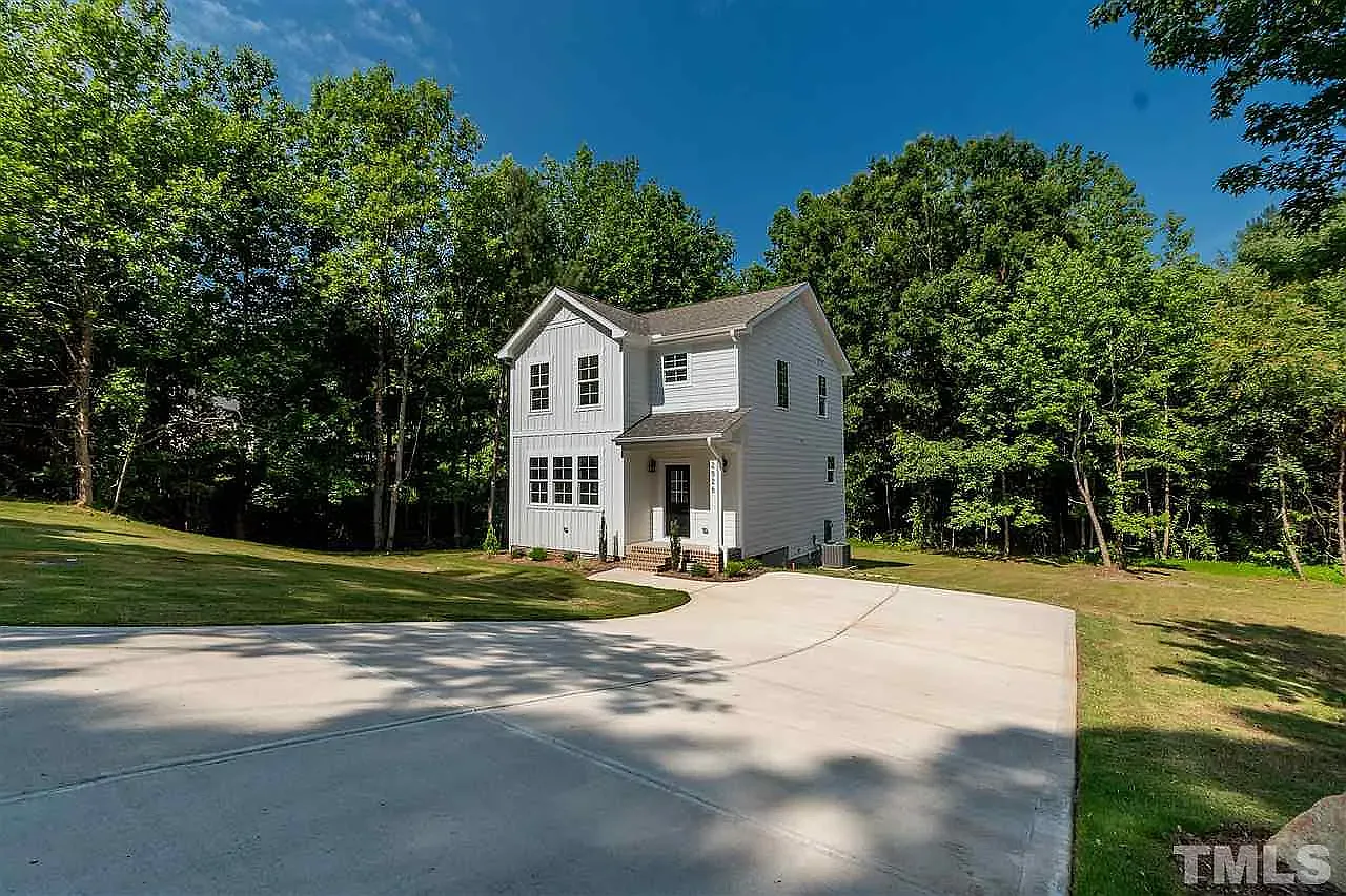 3 bed, 2.5 bath, 1491 sqft, $2,100 — Photo 3