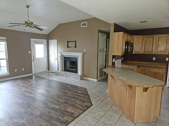 3rd image of 8021 Longwood Dr