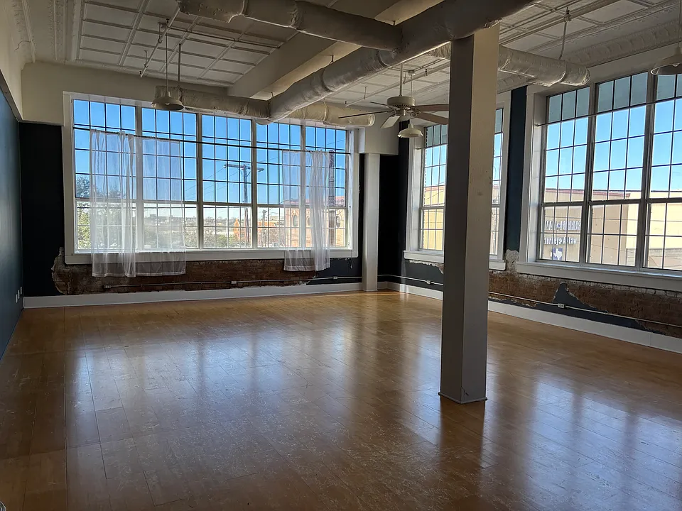 Large, corner unit