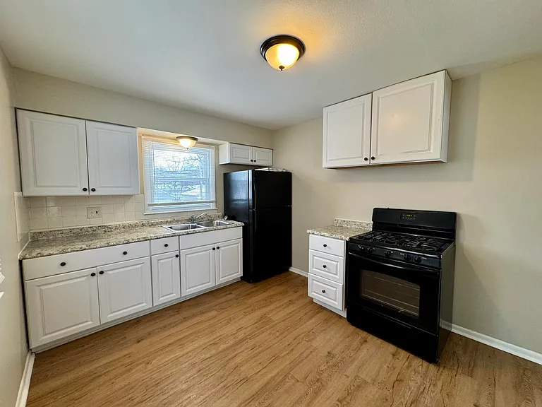 8129 W Villard Ave — Photo 6