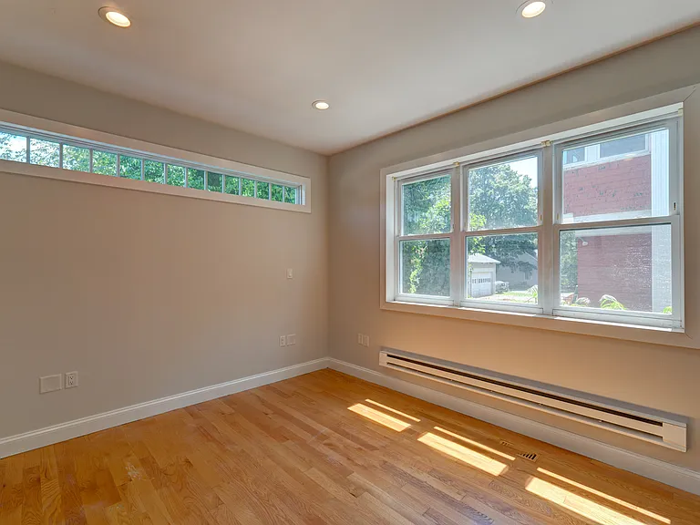 545 Whitney Ave #2 — Photo 3