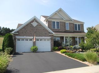 32 Riviera Dr, Monroe Township, NJ 08831