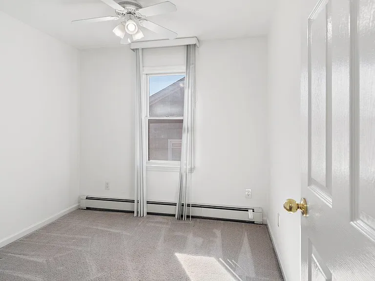 27 Woodside Ave #B — Photo 7